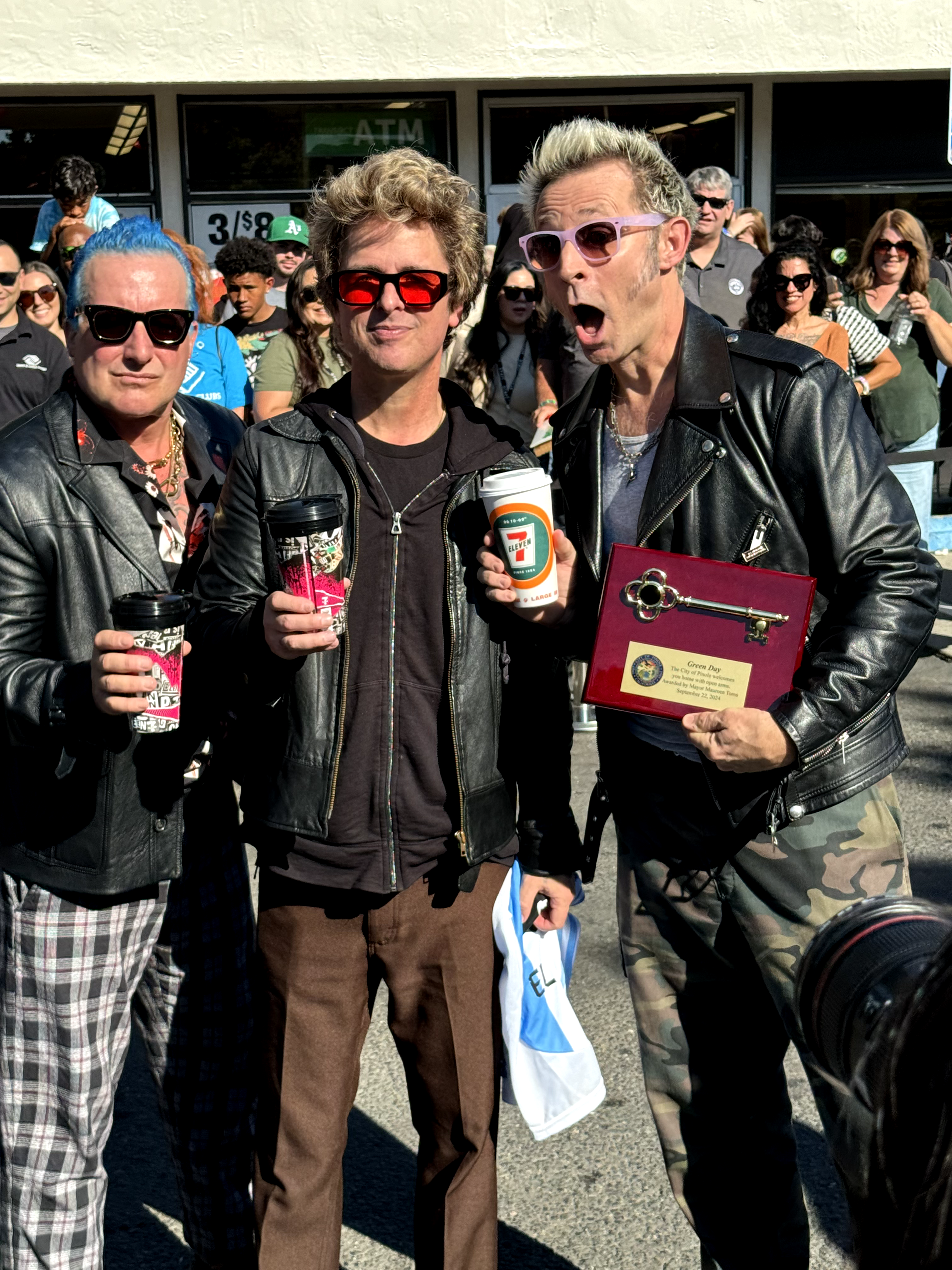 Green Day holding the Key to the City